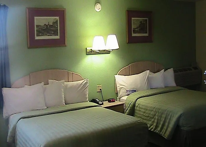 Travelodge By Wyndham Hotel 2*