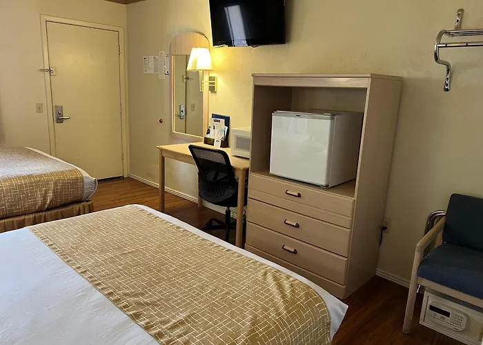 Hotel Travelodge By Wyndham 2*