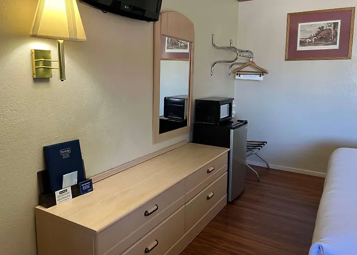 Travelodge By Wyndham Hotel