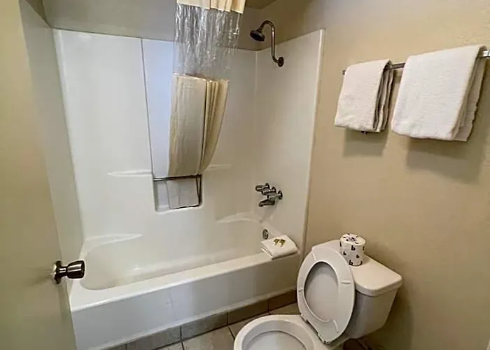 Travelodge By Wyndham Hotel 2*