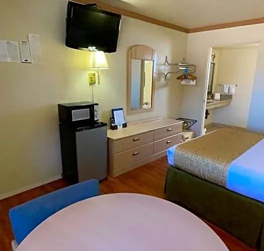 Travelodge By Wyndham Hotel 2*